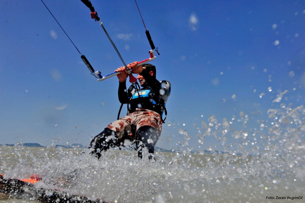 Kitesurfer v akciji